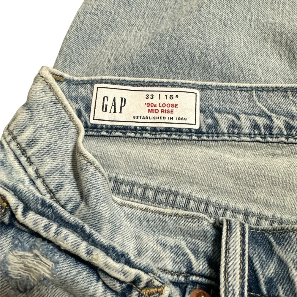GAP Light wash Distressed 90’s Jean - Picture 4 of 4
